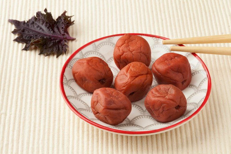 umeboshi : buah plum yang diasinkan 