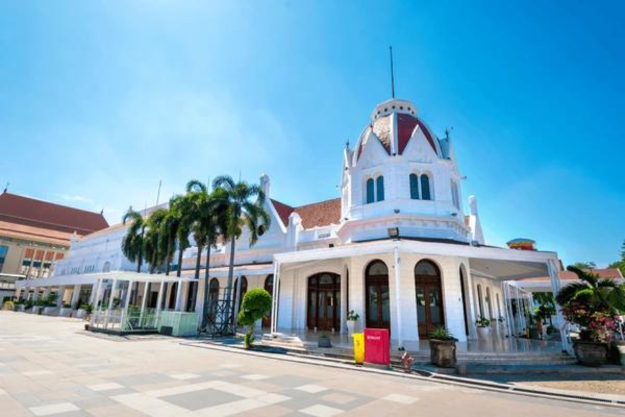 Gedung Balai Pemuda di area Kota Tua Surabaya