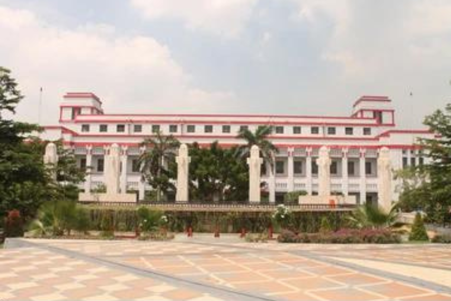 Gedung Internatio di area Kota Tua Surabaya