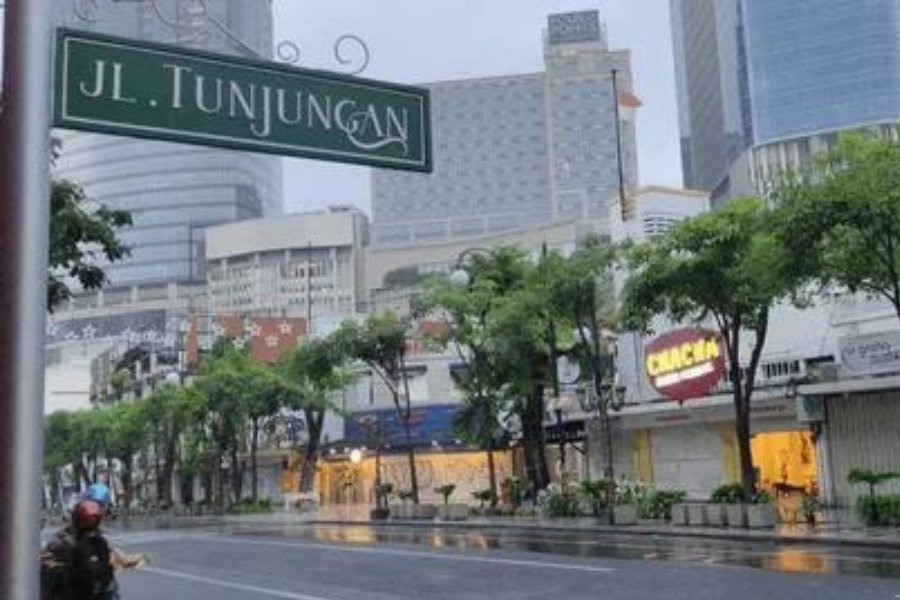 Jalan Tunjungan di Surabaya